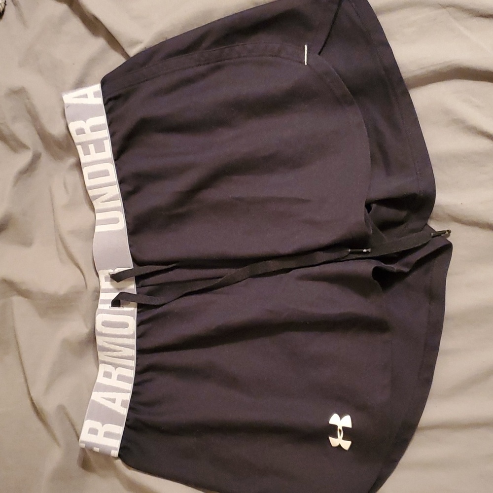 Under Armour, loose fit, small, black shorts